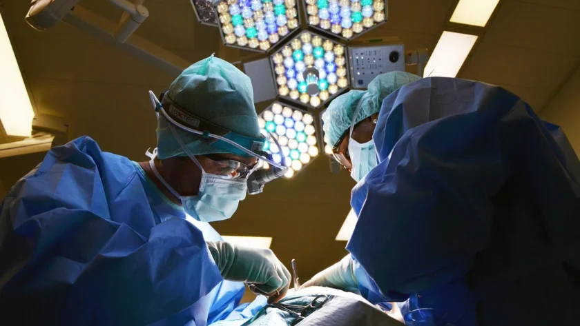 PPE dla personelu sprzątającego — jak dobierać i kontrolować użycie