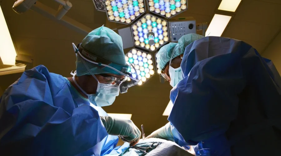 PPE dla personelu sprzątającego — jak dobierać i kontrolować użycie